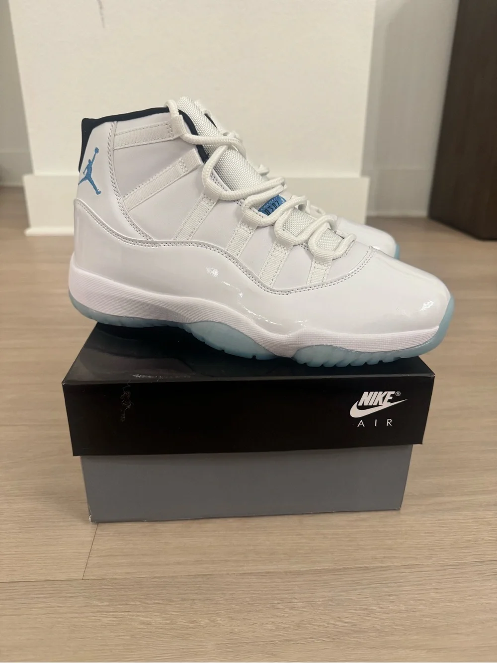 Jordan 11 Legend Blue